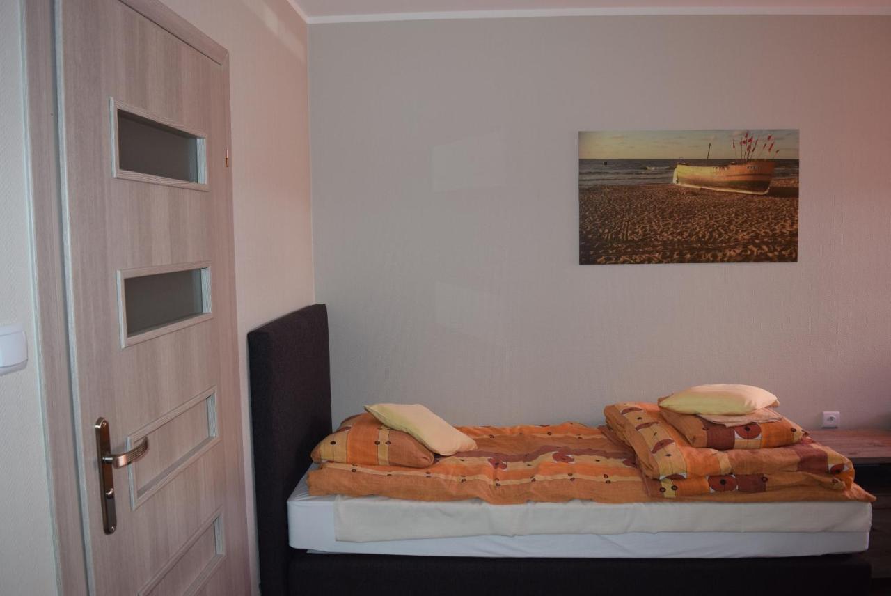 Kalmar Bed & Breakfast Darlowko Bagian luar foto